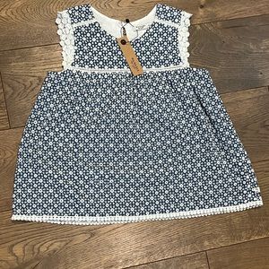 Blue and white flower pattern very well made